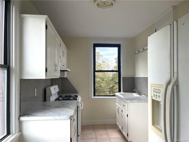 Building Photo - 22 Soundview St