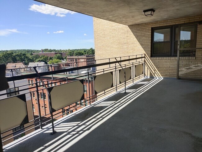 Building Photo - 60 Lynde Ave