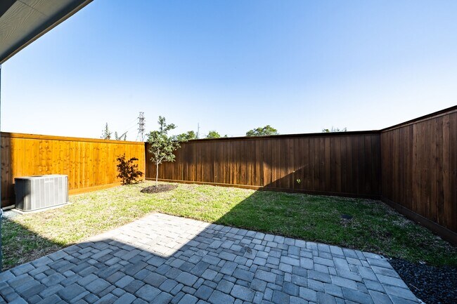 Foto del edificio - 10916 Brambling Wood Dr