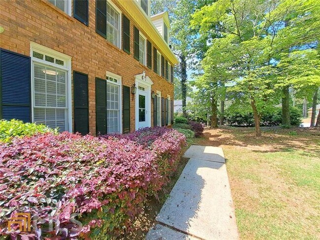Building Photo - 1832 Skidmore Cir