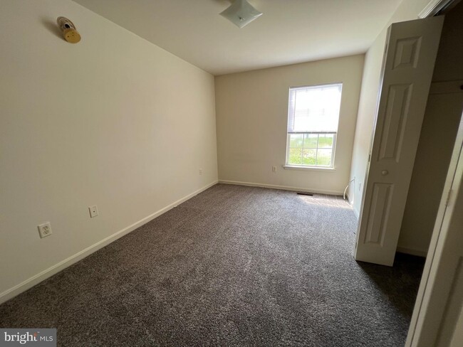Building Photo - 406 Yorkshire Ct