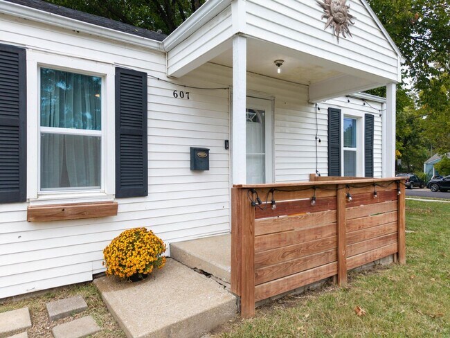 Foto del edificio - Adorable Cape Cod Charmer Available For Rent!