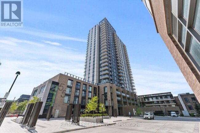 Building Photo - 55 Duke St W