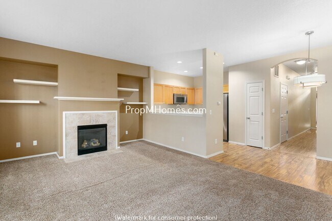 Foto del edificio - Three Bedroom Townhouse with Luxury Amenities in Aloha! DEPOSIT SPECIAL
