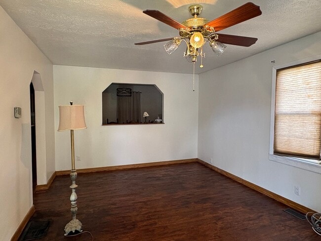 Building Photo - 630 Lubeck Ave