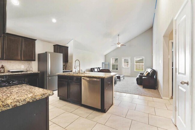 Foto del edificio - 2910 High Garden Ln