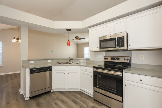 Building Photo - 5832 Mahogany Pl SW