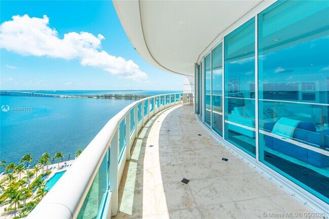 Building Photo - 2127 Brickell Ave