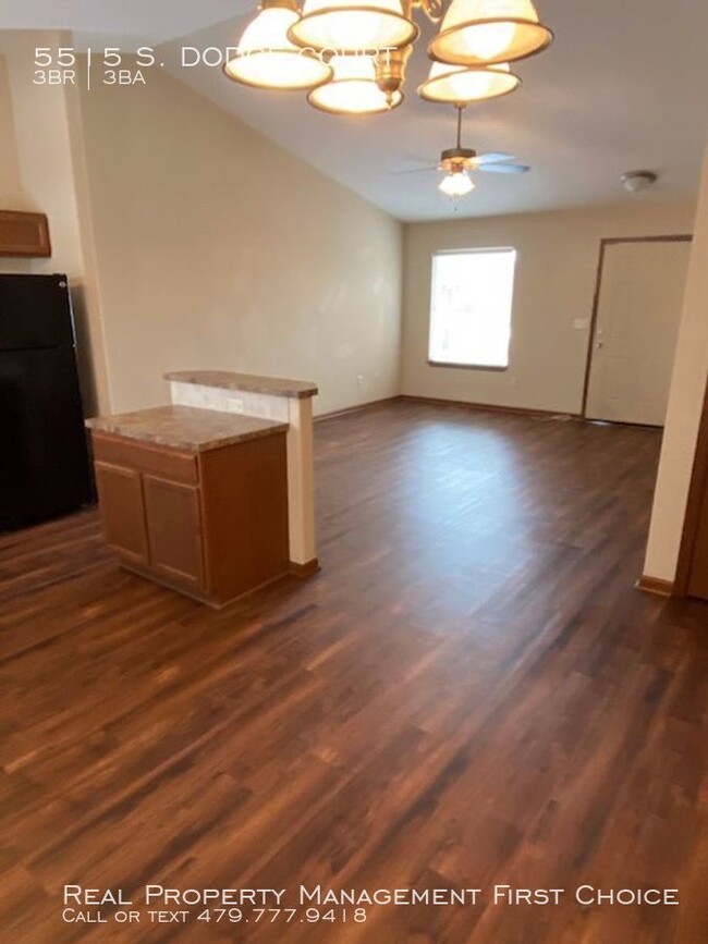 Building Photo - 3 Bed/ 3 Bath - Lovely Duplex for Rent!