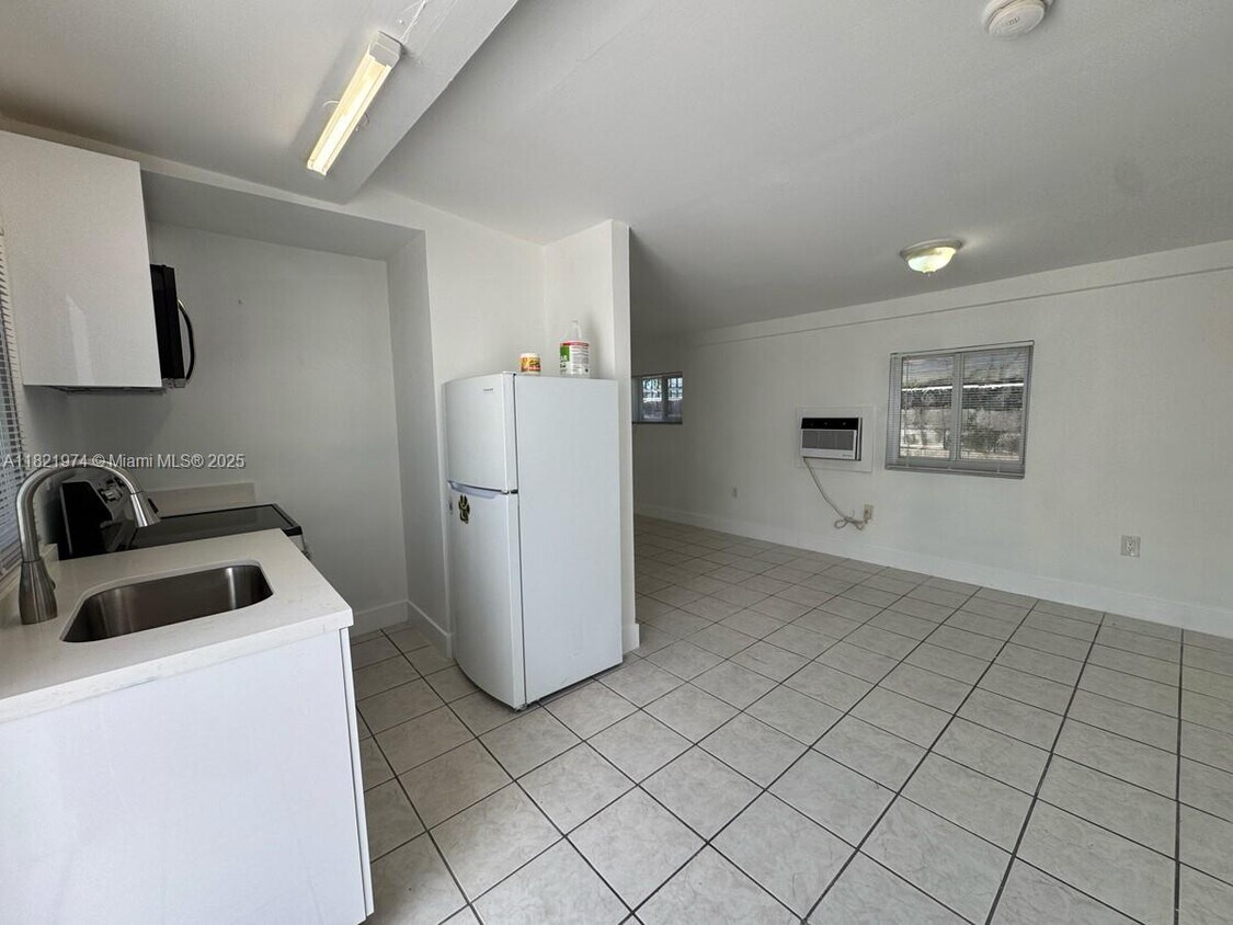 Foto principal - 856 SW 6th St