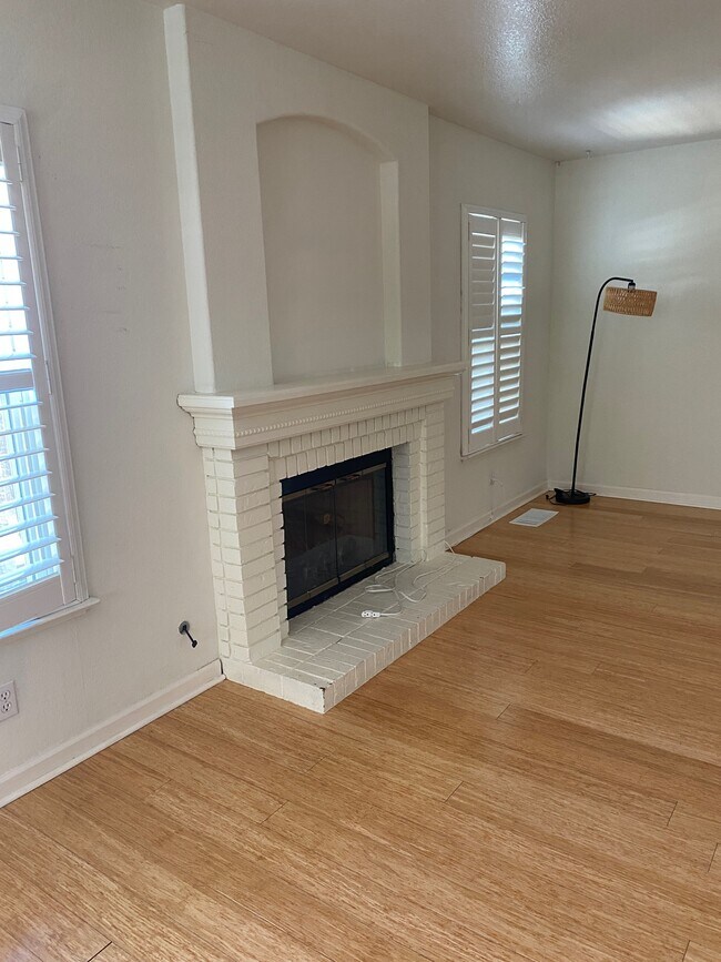 Foto del edificio - 5460 Azure Ct