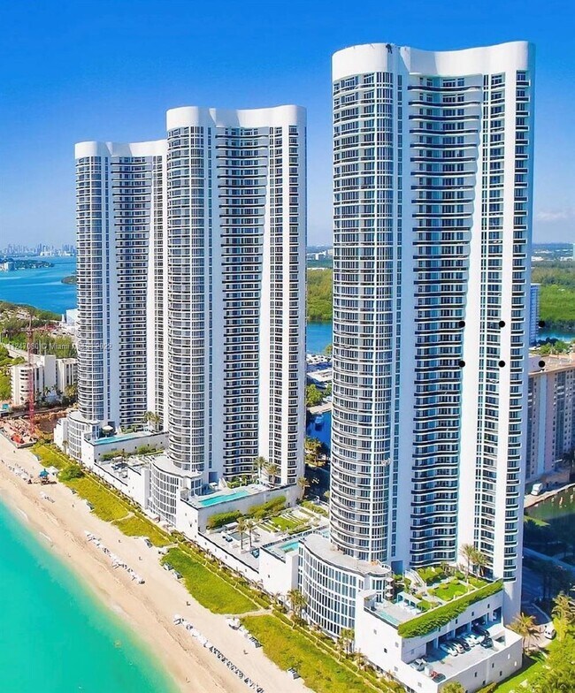 Building Photo - 16001 Collins Ave