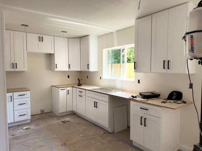 Foto del edificio - New Construction! Three Units Coming Soon ...