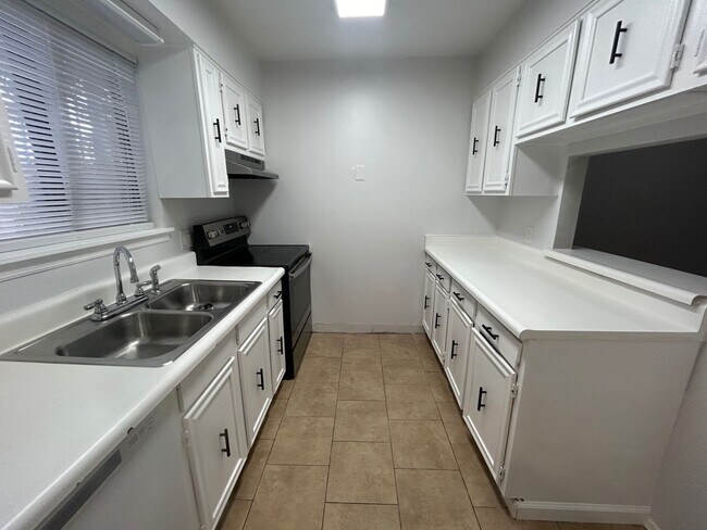 Building Photo - 240-53 Jamil Road, Columbia, SC 29210