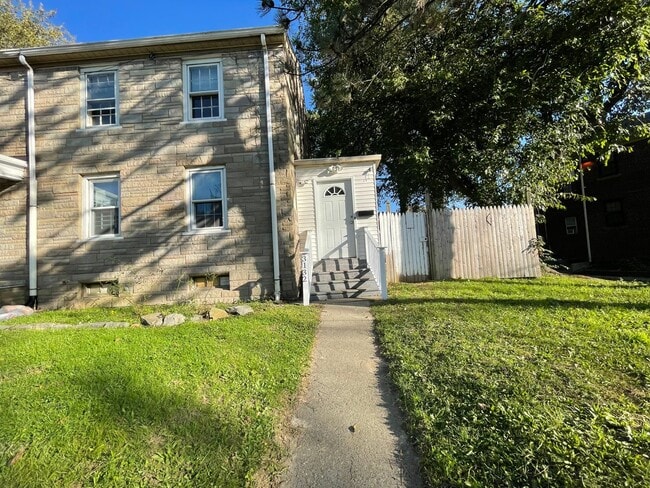 Newly Renovated 3 Bed, 1.5 Bath in Fairview! - Newly Renovated 3 Bed, 1.5 Bath in Fairview! House