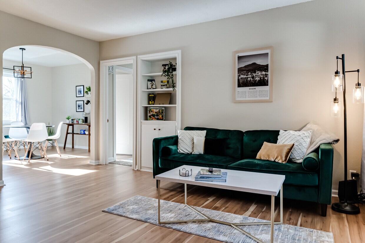 Foto principal - 210 E 3rd Ave