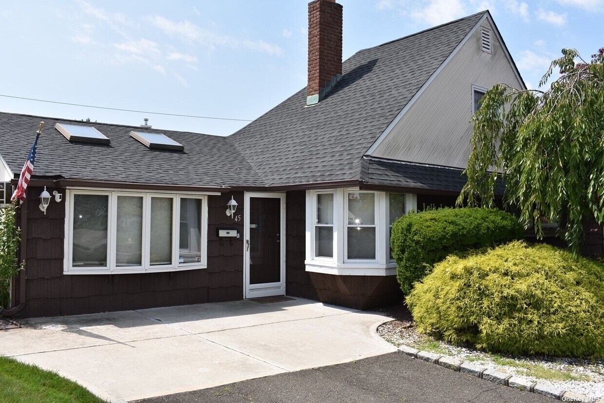 Primary Photo - 45 Wildwood Ln