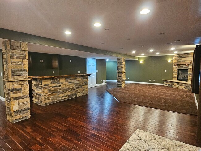 Building Photo - 1138 Lakecrest Ct