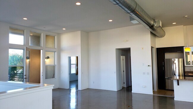 Foto del edificio - 151 W. 2nd St