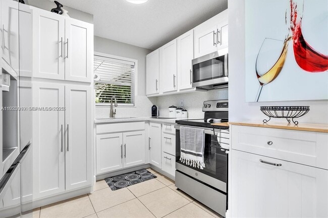 Foto del edificio - 8841 W Flagler St