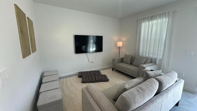 Foto del edificio - 3203 Laurent Lp