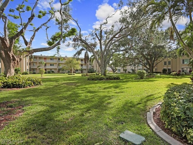 Foto del edificio - 2244 Winkler Ave