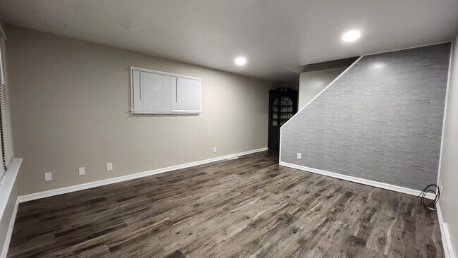 Building Photo - 802 -804 14th St W