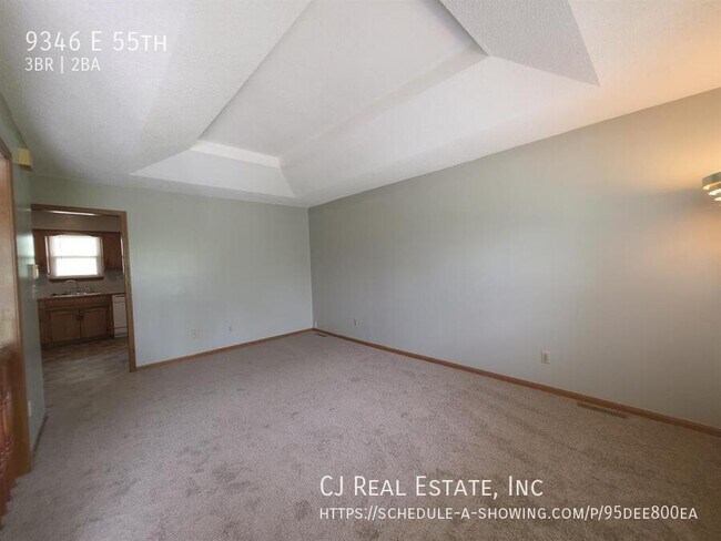 Foto del edificio - 9346 E 55th-