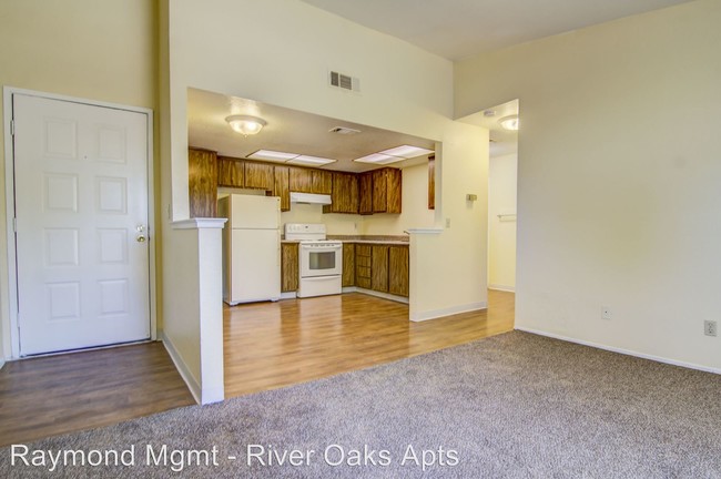 Building Photo - 4930 College Oak Dr