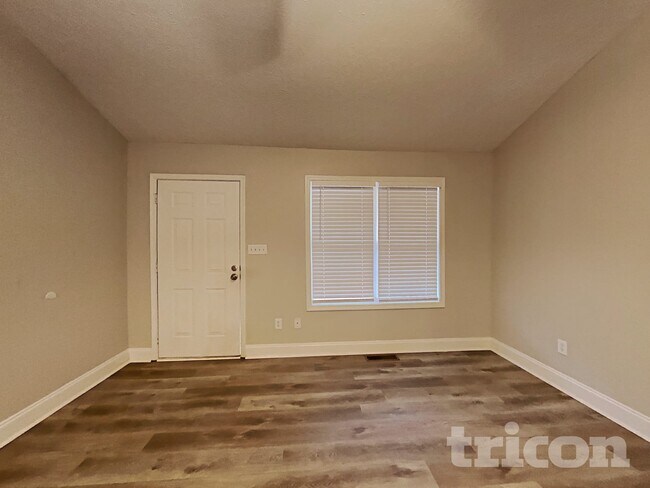 Foto del edificio - 280 Farmington Dr