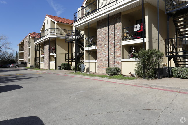 Building Photo - Regal Villas