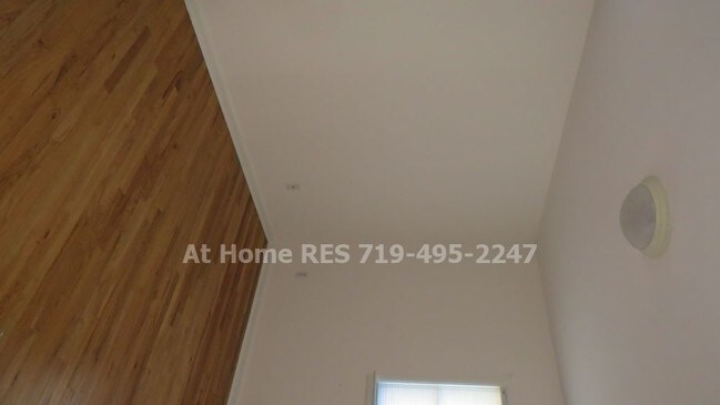 Foto del edificio - 321 N Sheridan Ave