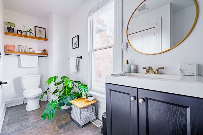 Foto del edificio - 254-256 W Poplar Ave