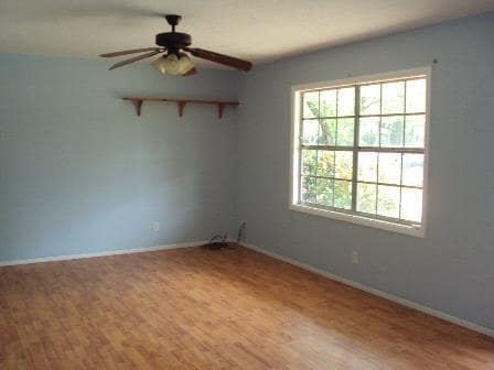 Building Photo - 408 Maple St