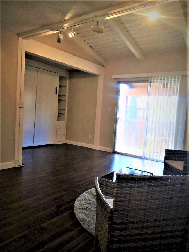 1040 W MacArthur Blvd Unit 10, Santa Ana, CA 92707 Condo for Rent in