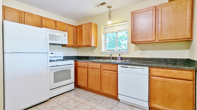 Building Photo - 2260 Abbeywood Dr