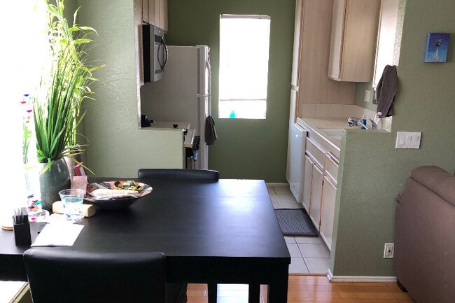 Foto del edificio - 10626 Aderman Ave