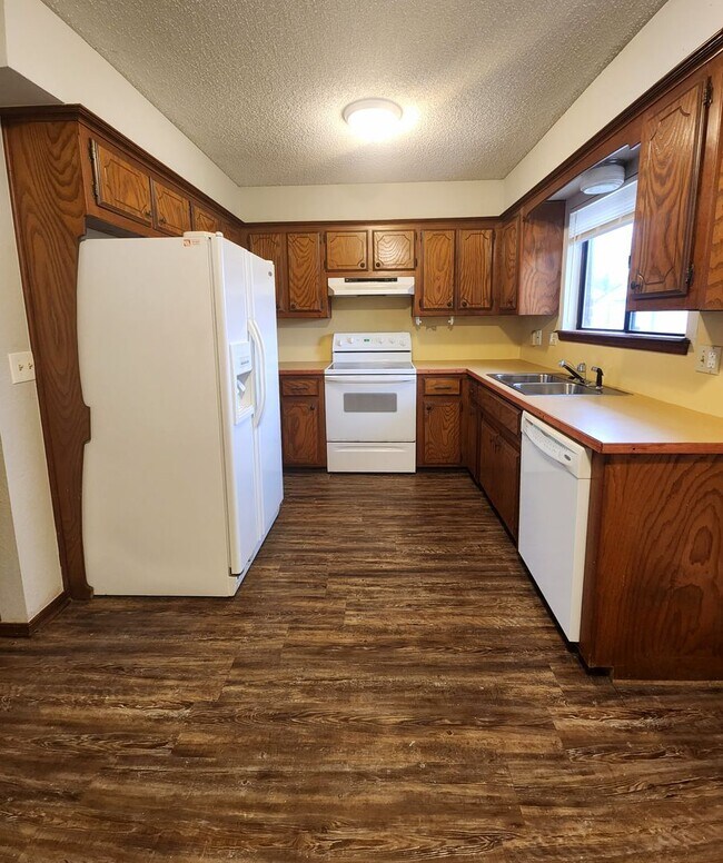 Foto del edificio - Spacious 3 Bedroom, 2 Bath Home Available ...