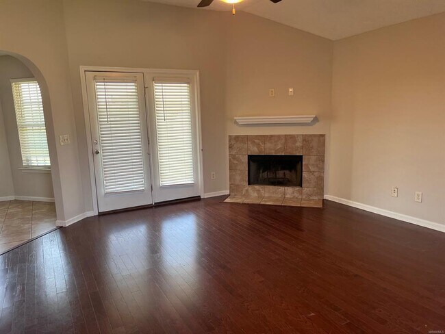 Foto del edificio - 537 Cotton Lakes Blvd