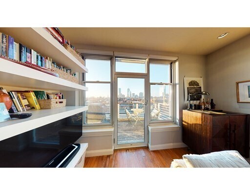 Foto del edificio - 1597 Washington St