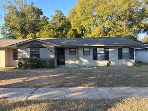 Building Photo - 204 Ridgecrest Dr