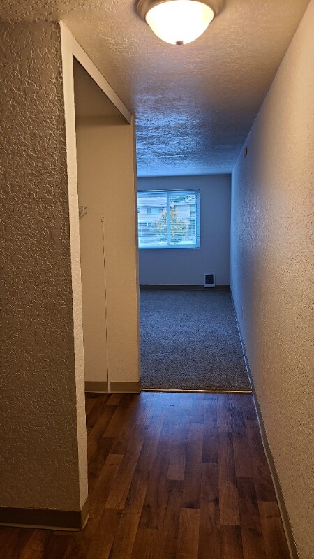 Building Photo - 1625 Kent Des Moines Rd