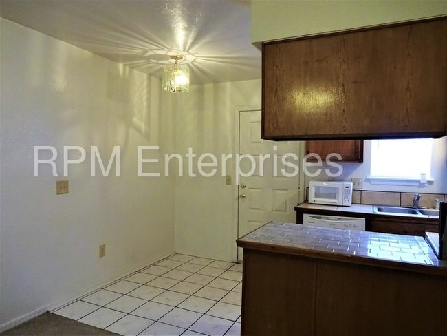 Foto del edificio - 6100 Macarthur Park Ln