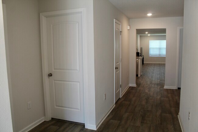 Building Photo - 1727 Mary Jo Way