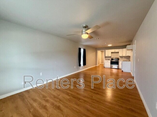 Foto del edificio - 2429 N Rockford Ave