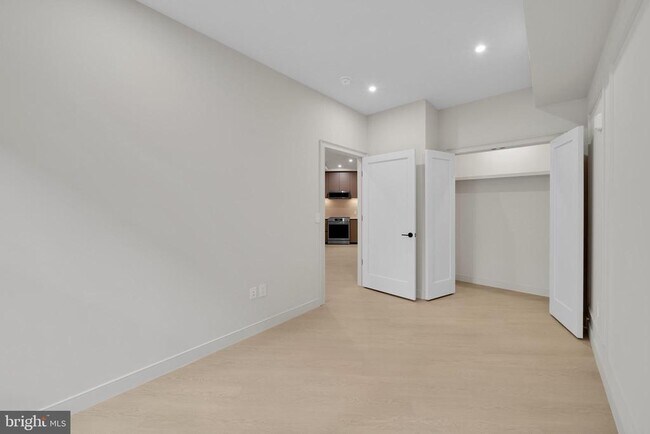 Foto del edificio - 2121 Ward Pl NW