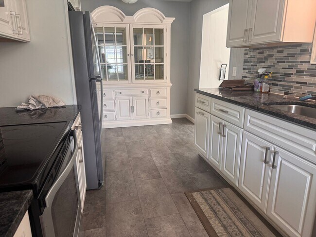 Foto del edificio - 3 bed-2 bath Home for rent in Roseville, MN