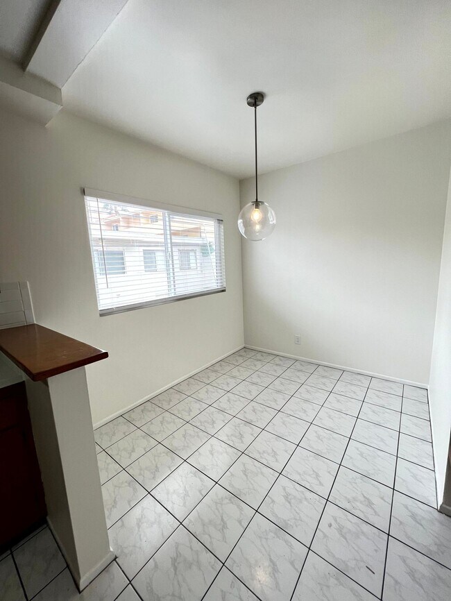Building Photo - 1322 Amherst Ave