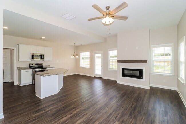 Foto del edificio - Now Leasing a 4 bedroom 2.5 bath home in M...
