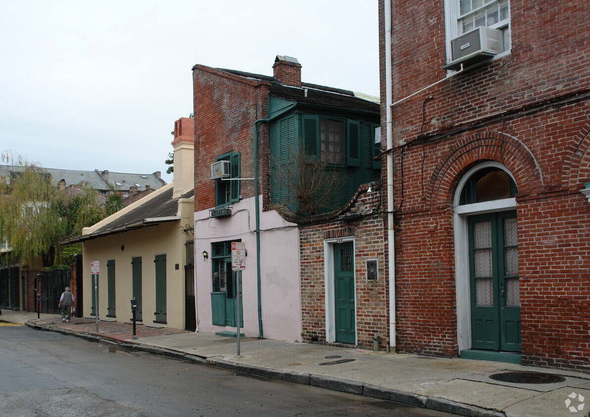 Primary Photo - 609 Dumaine St